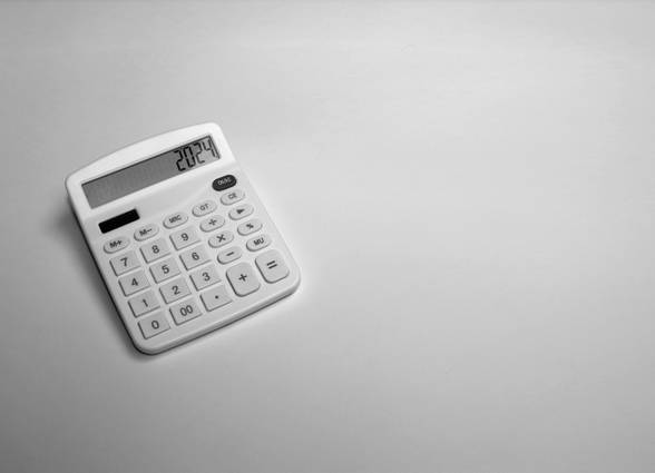 Attorney consulting with client and using a digital settlement calculator