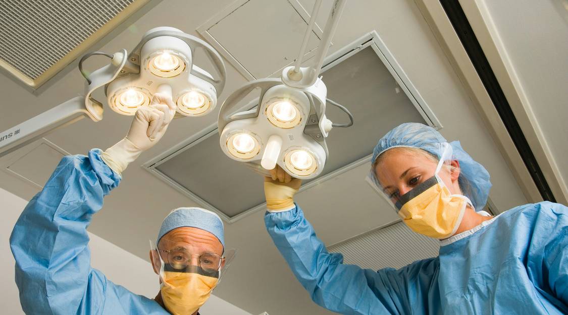 Surgeons in an operating room, surgical team, surgical error lawsuit